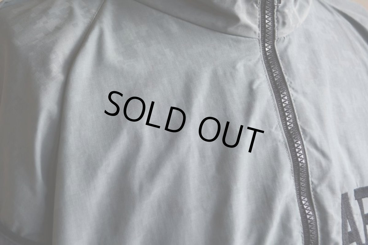 画像8: 2000s US.ARMY IPFU ナイロントレーニングジャケット　 全面ACU迷彩リフレクト　 表記MEDIUM-REGULAR  (8)