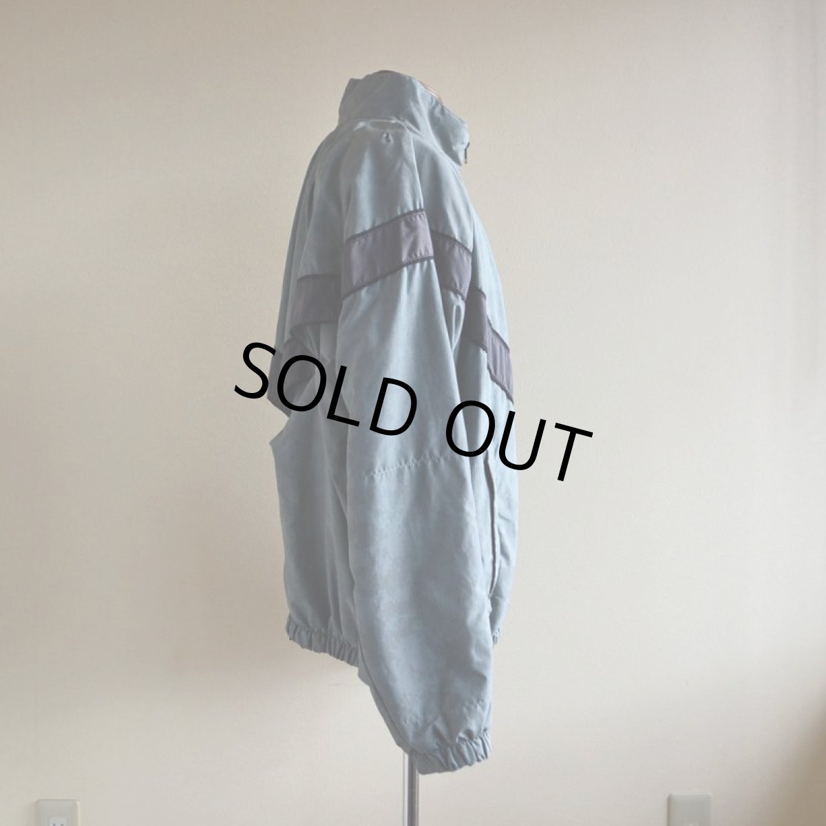 画像2: 2000s US.ARMY IPFU ナイロントレーニングジャケット　 全面ACU迷彩リフレクト　 表記MEDIUM-REGULAR  (2)