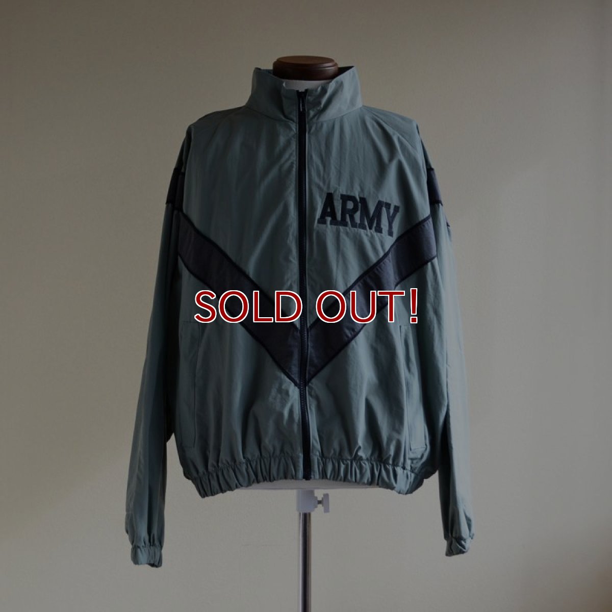 画像1: 1990s US.ARMY IPFU ナイロントレーニングジャケット　 表記MEDIUM-SHORT  (1)