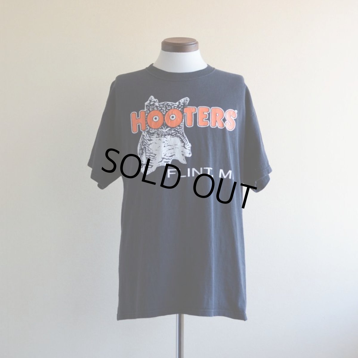 画像1: 1990s HOOTERS 両面プリントTシャツ　 表記L  (1)