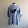 画像1: 1990s The Cotton Exchange US.NAVYロゴ プリントTシャツ　<br>表記XXL<br> (1)