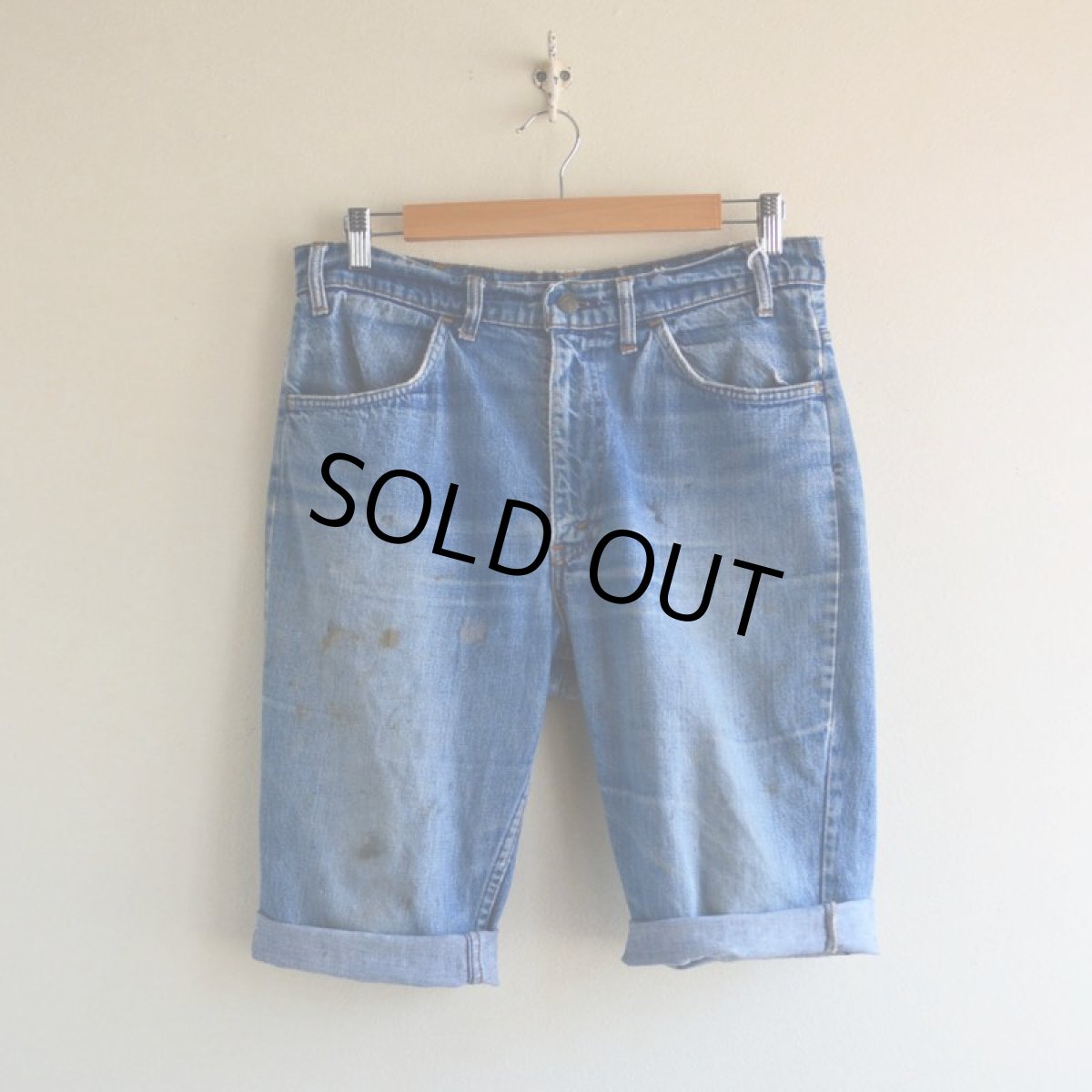 画像1: 1970s LEVI'S デニムカットオフ　 ”BigE ORANGE TAB”　 実寸W33  (1)