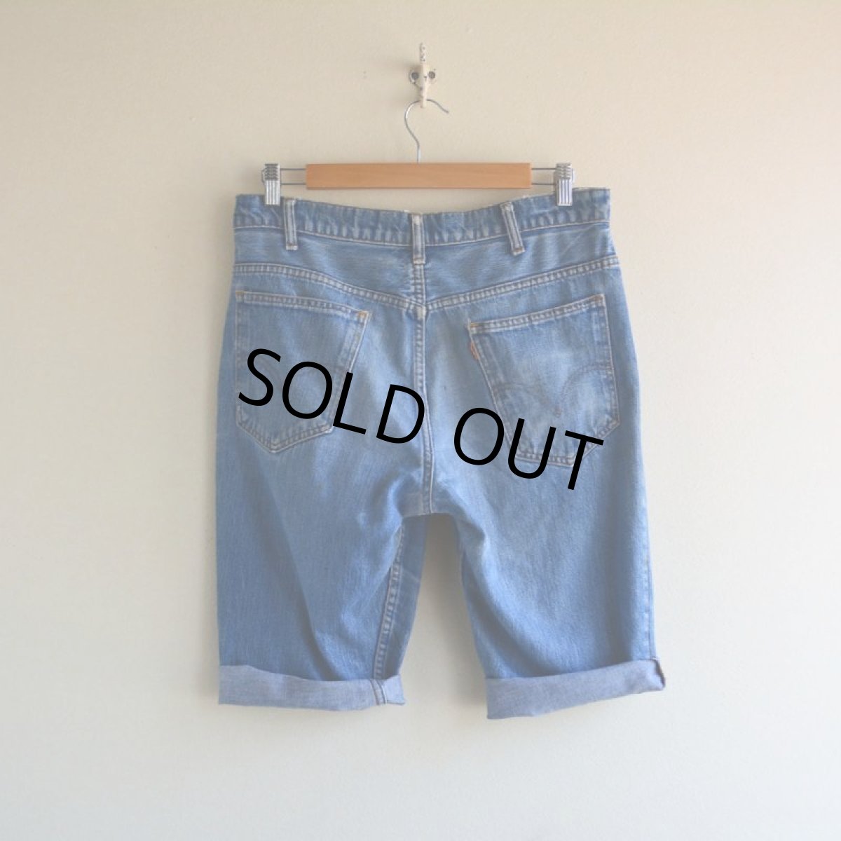 画像2: 1970s LEVI'S デニムカットオフ　 ”BigE ORANGE TAB”　 実寸W33  (2)