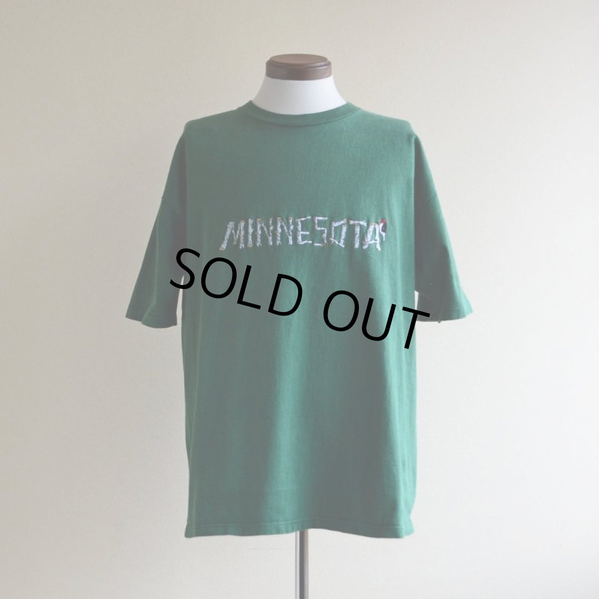 画像1: 1990s MINNESOTA 刺繍ロゴTシャツ　 実寸L  (1)