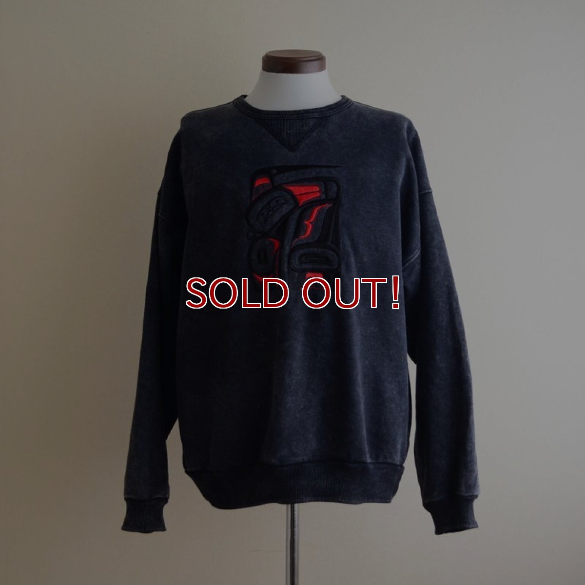 画像1: FUZZY STONEWASH ハイダアート刺繍スウェット　 MADE IN CANADA　 表記M  (1)
