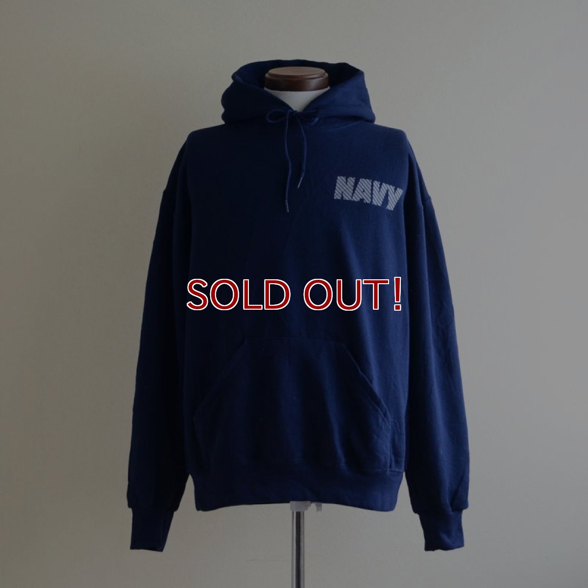 画像1: US.NAVY スウェットパーカー　 MADE IN USA　 表記M  (1)