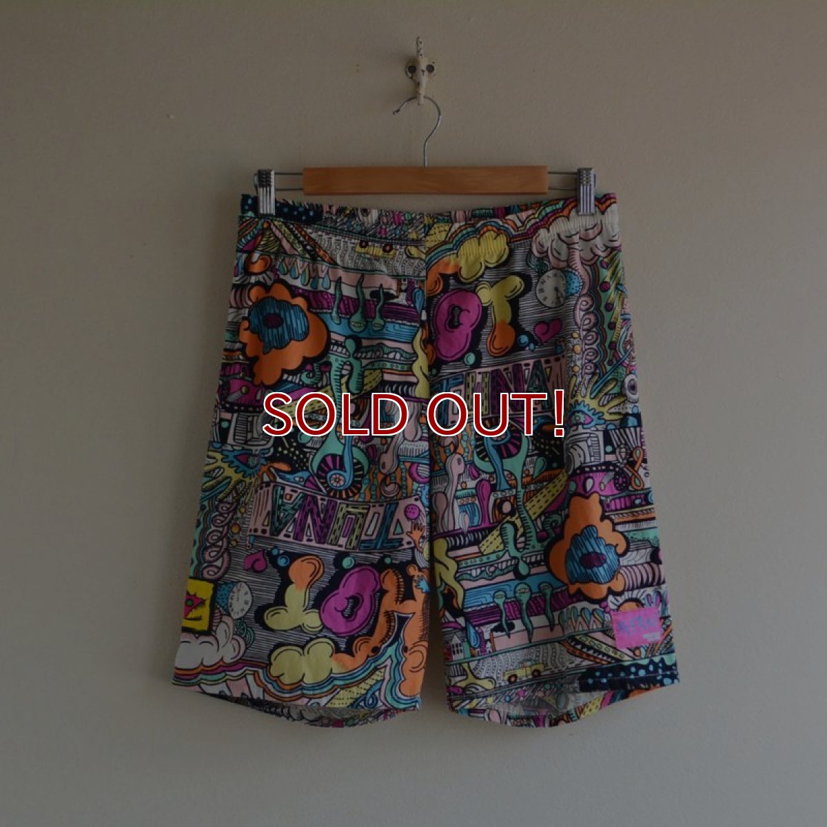 画像1: 1980-90s Hot Tuna 総柄ショーツ　 "MADE IN AUSTRALIA"　 実寸W78cm  (1)