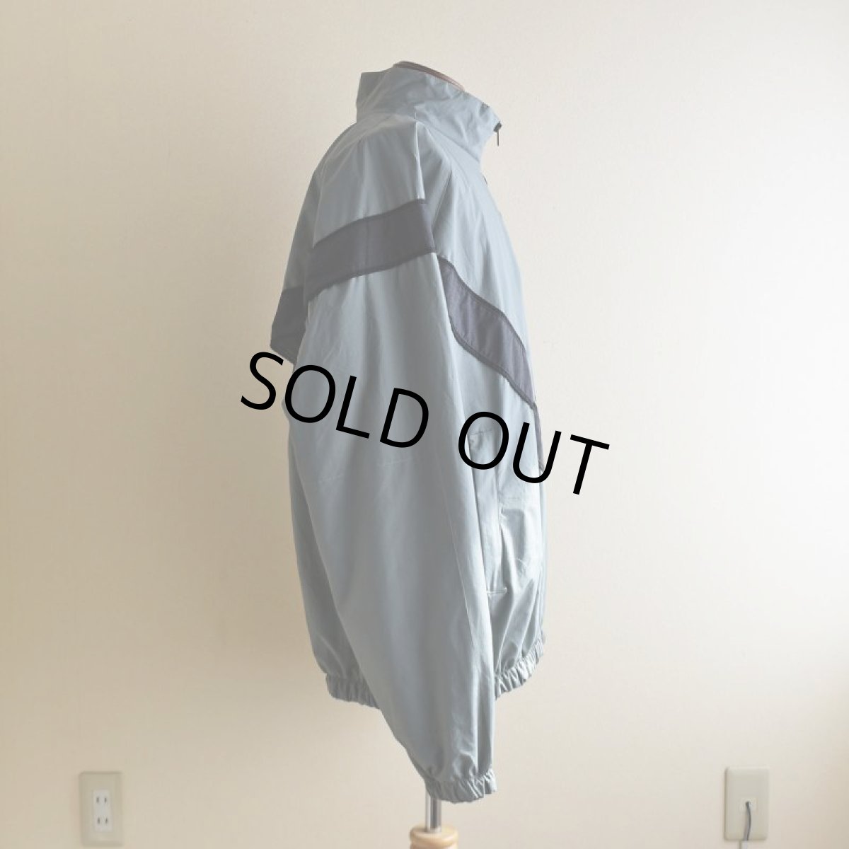 画像2: 2000s US.ARMY IPFU ナイロントレーニングジャケット　 表記MEDIUM-LONG  (2)