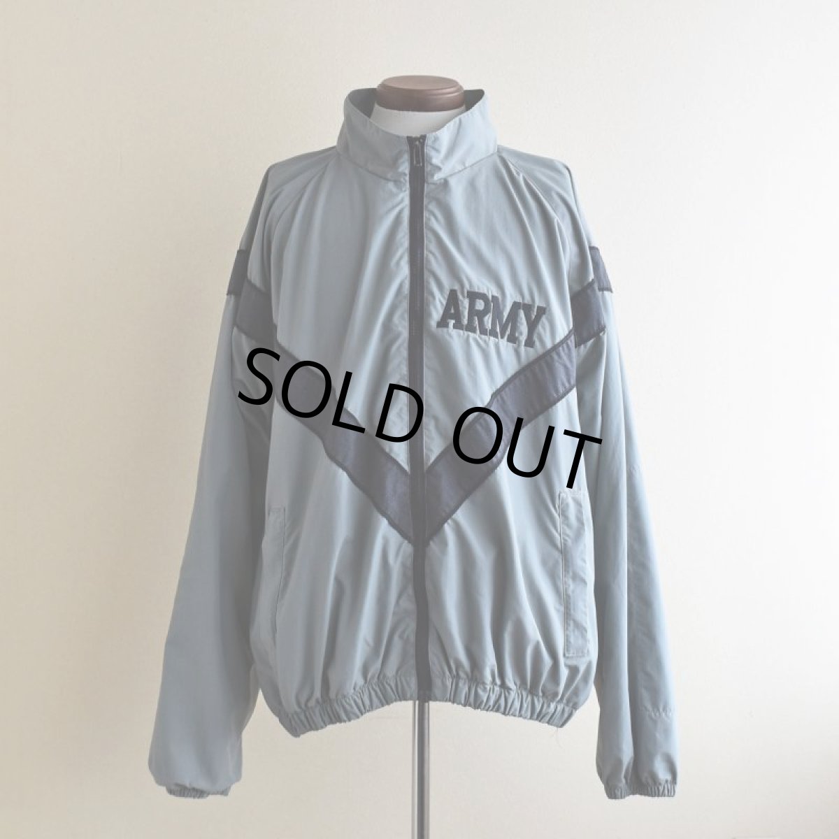 画像1: 2000s US.ARMY IPFU ナイロントレーニングジャケット　 表記LARGE-REGULAR  (1)