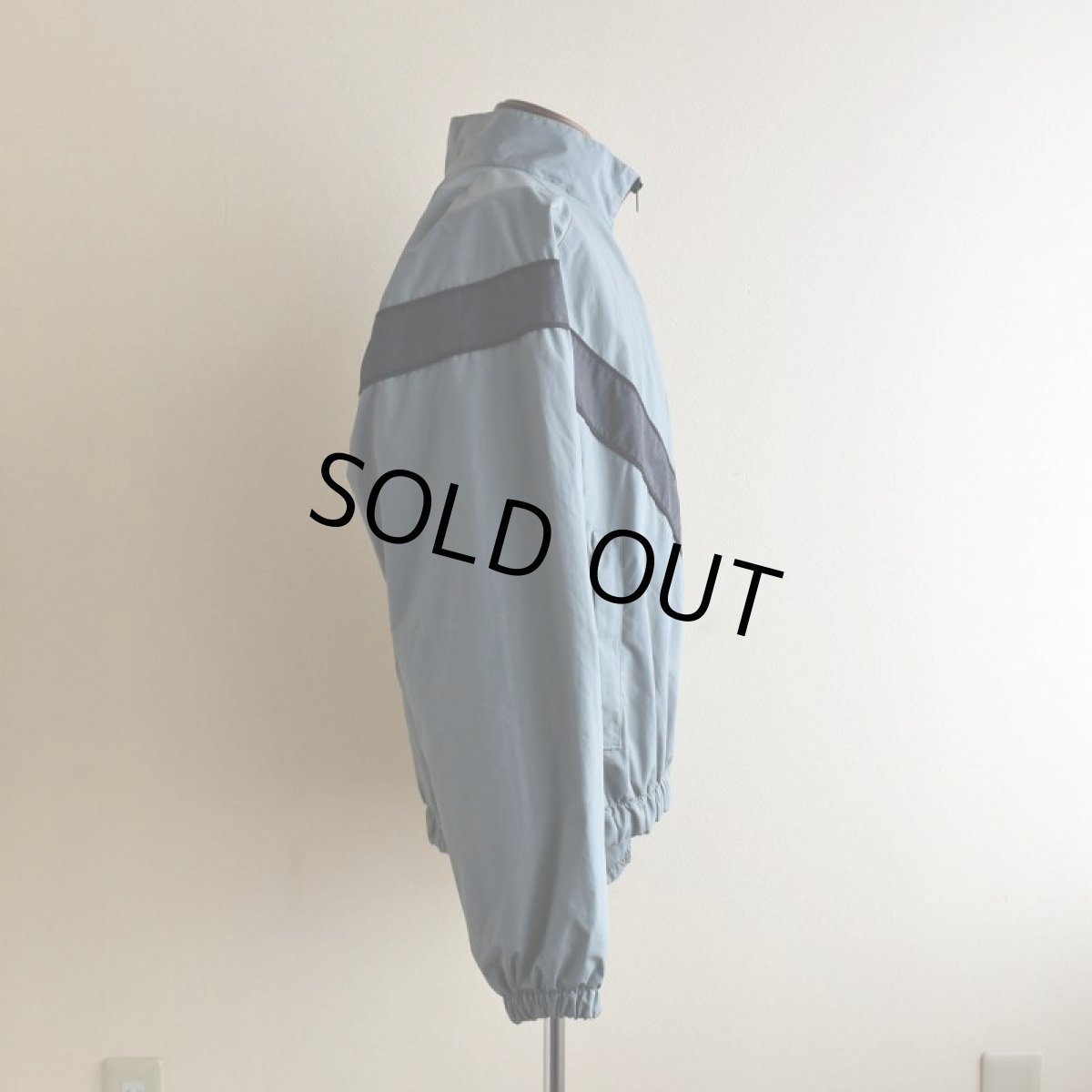 画像2: 2000s US.ARMY PFU ナイロントレーニングジャケット　 表記SMALL-REGULAR  (2)