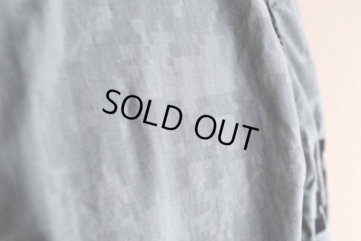 画像15: 2000s US.ARMY PFU ナイロントレーニングジャケット　 "全面ACU迷彩リフレクト"　 表記MEDIUM-REGULAR  (15)