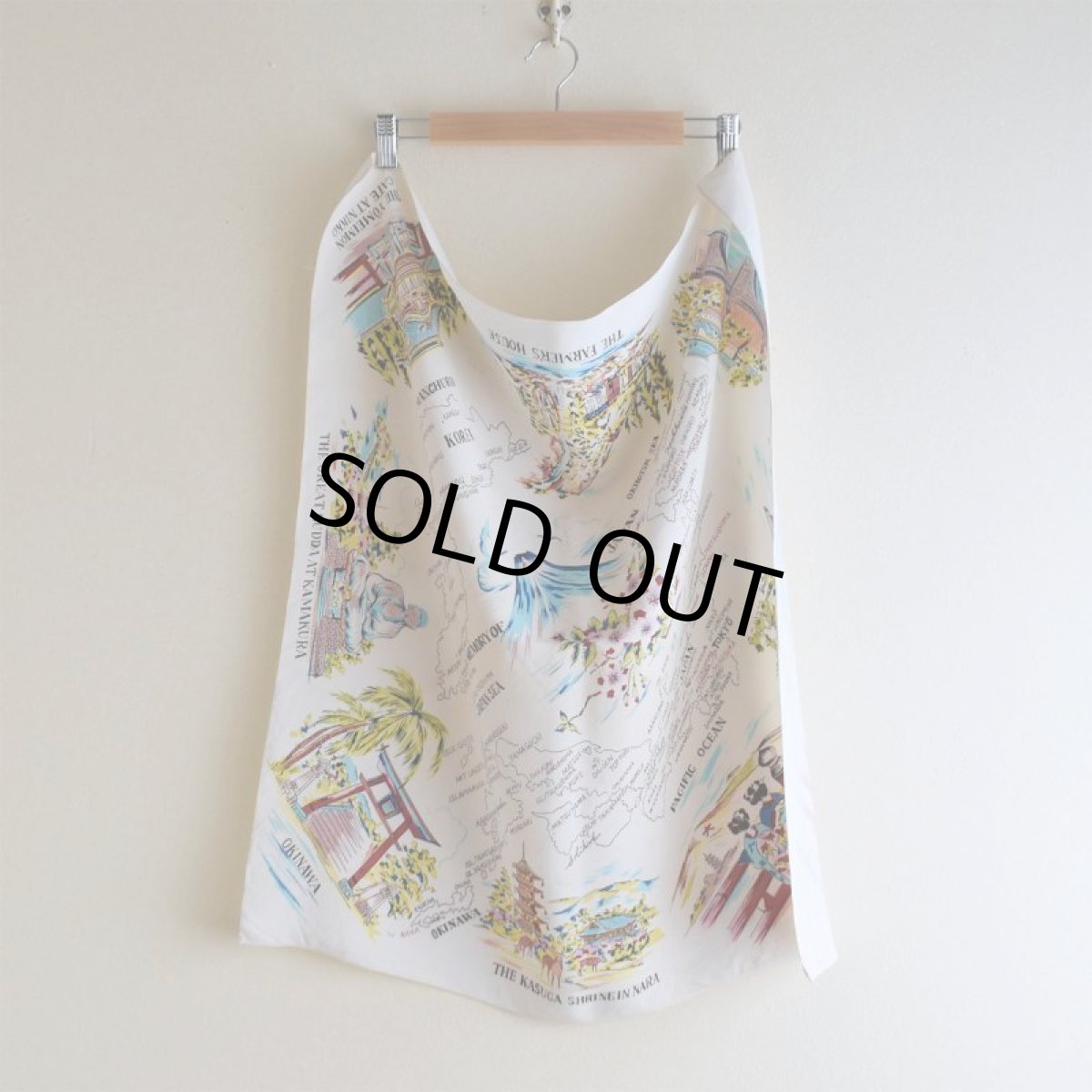 画像1: JAPAN スーベニアシルクスカーフ　 実寸67cm×71cm  (1)