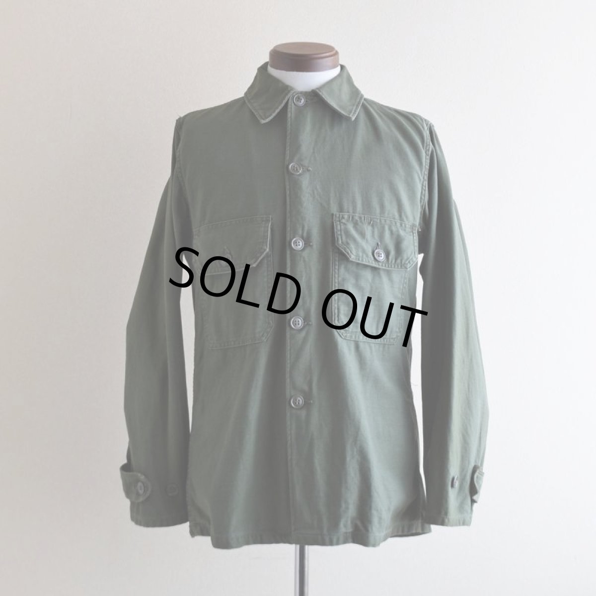 画像1: 1960s US.ARMY OG107 ユーティリティシャツ　 "2nd"　 表記14 1/2×32  (1)