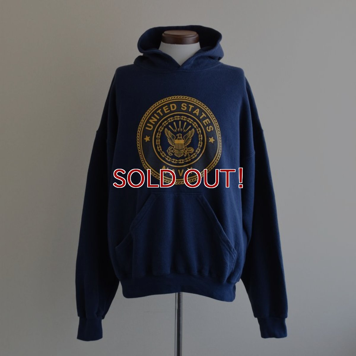 画像1: US.NAVY スウェットパーカー　 "MADE IN USA"　 表記XL  (1)