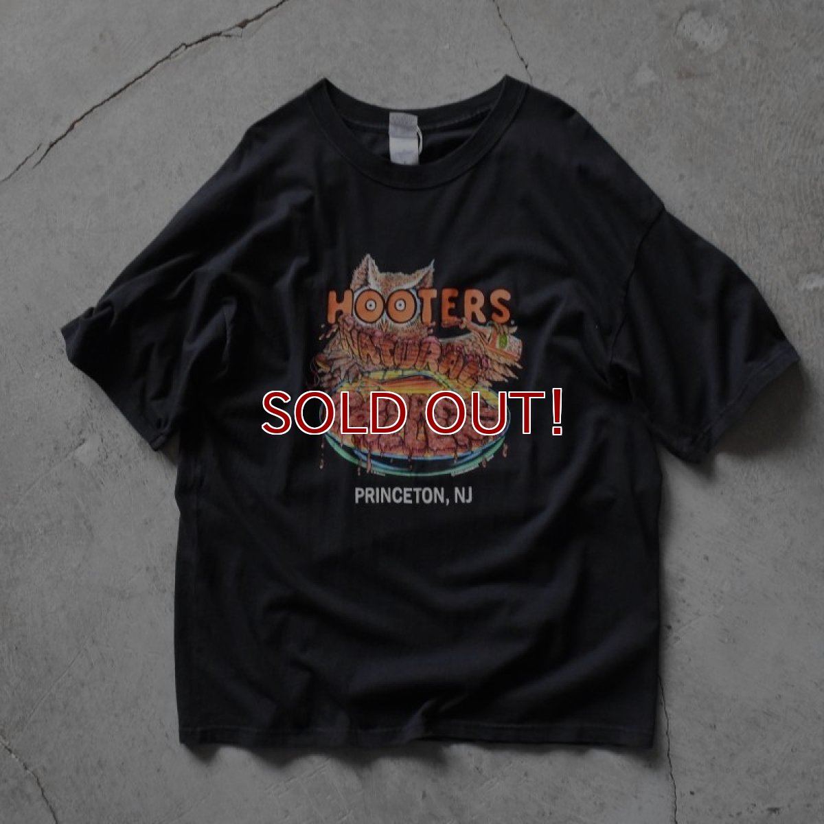 画像1: 2000s HOOTERS Tシャツ　 表記XL  (1)