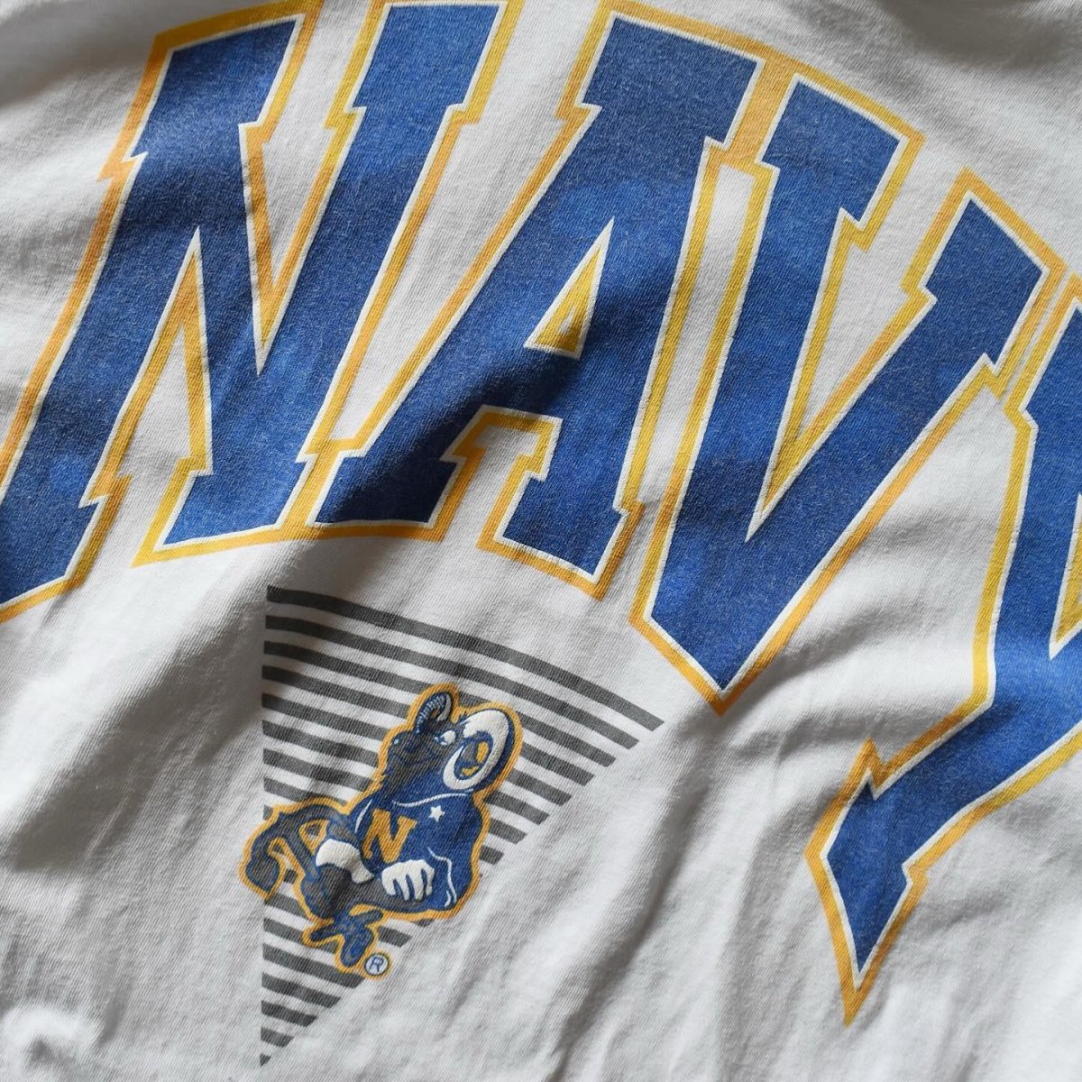 画像4: 1990s USNA ビル・ザ・ゴートTシャツ　 "MADE IN USA"　 表記XL  (4)