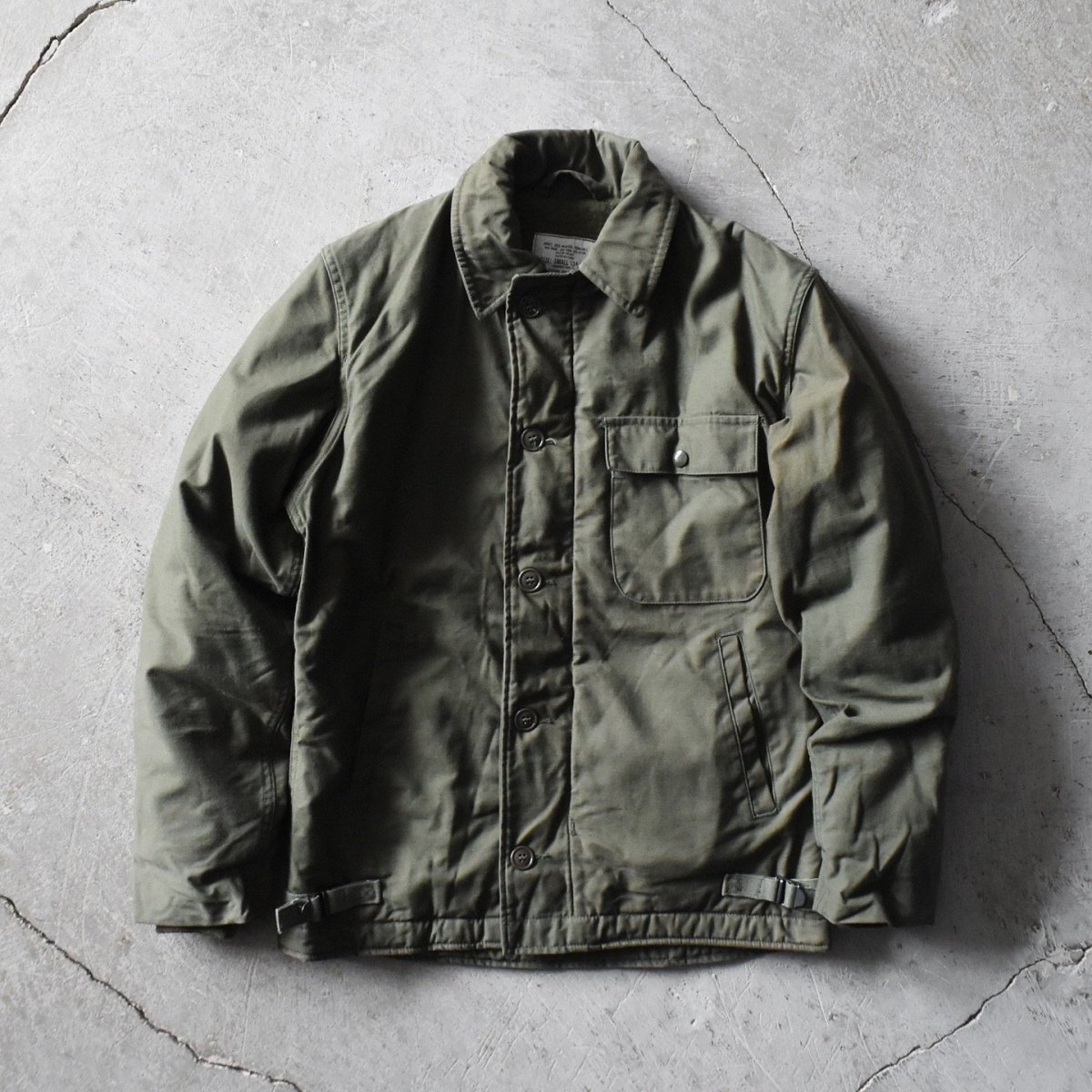 画像1: "DEAD STOCK" 　1980s US.NAVY A-2デッキジャケット　 表記SMALL  (1)