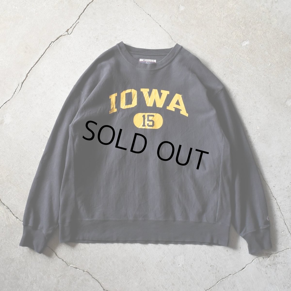 画像1: 2000s Champion リバースウィーブスウェット　 "IOWA"　 表記XXL  (1)