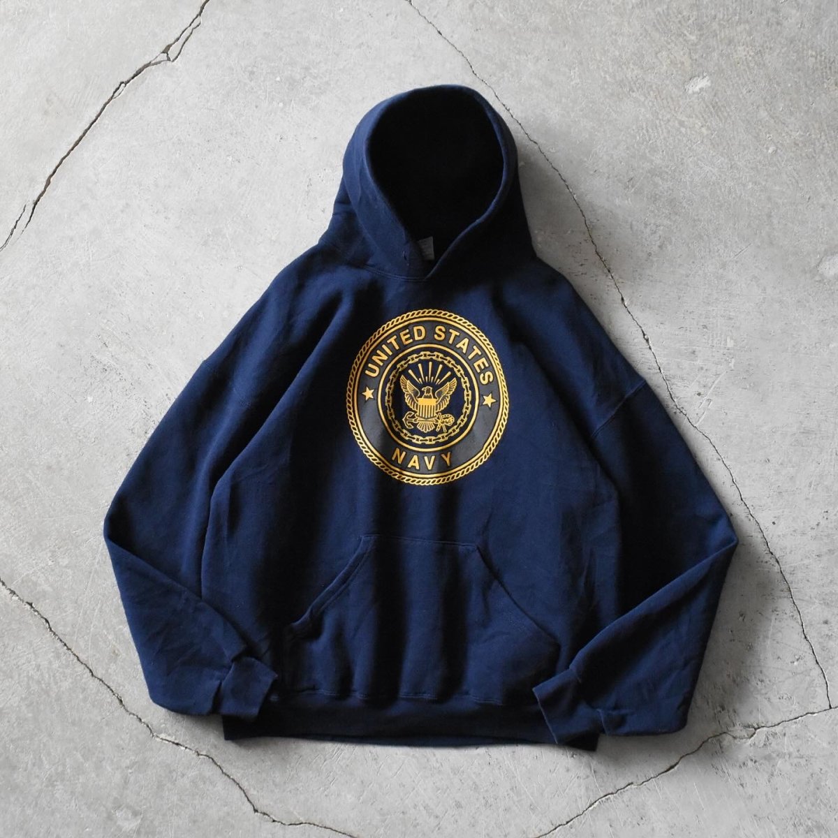 画像1: US.NAVY スウェットパーカー　 "MADE IN USA"　 表記XL  (1)