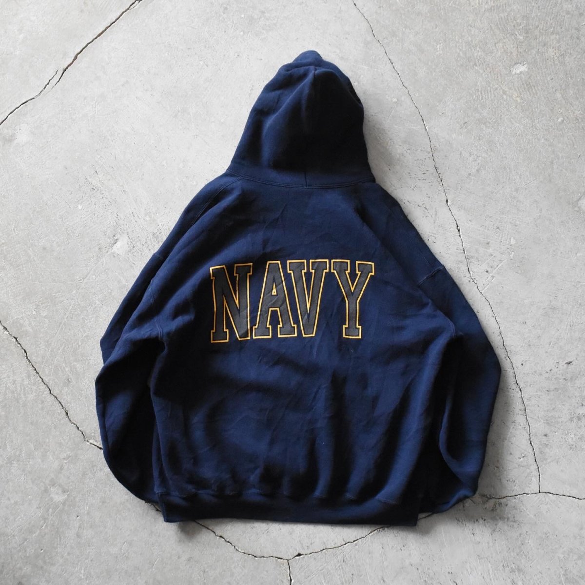 画像2: US.NAVY スウェットパーカー　 "MADE IN USA"　 表記XL  (2)