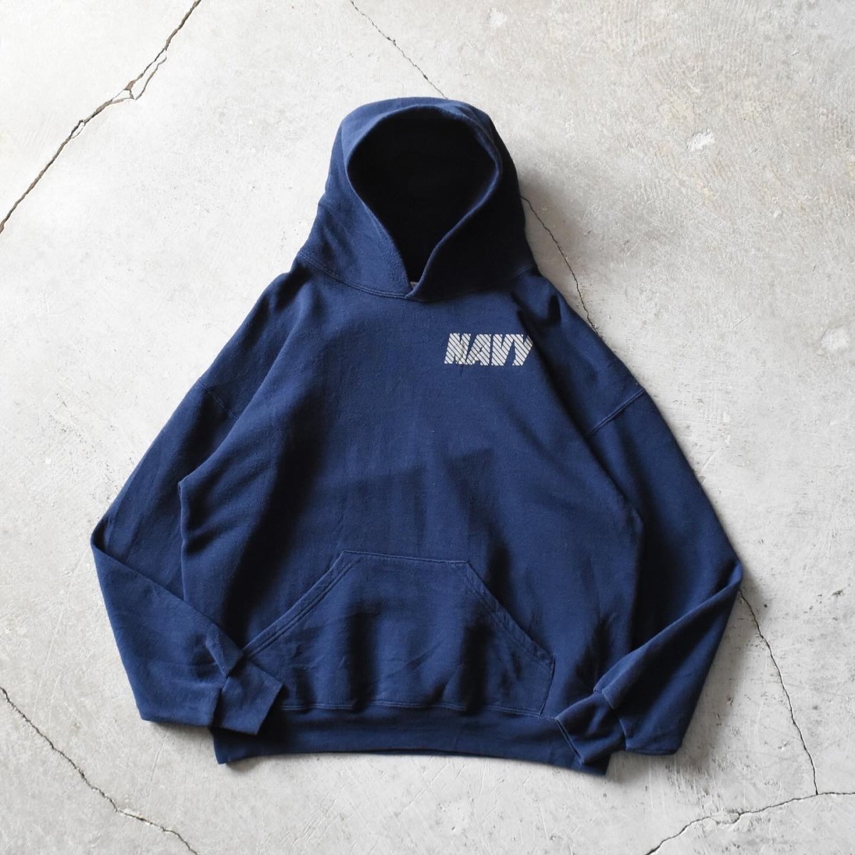画像1: US.NAVY スウェットパーカー　 "MADE IN USA"　 表記L  (1)