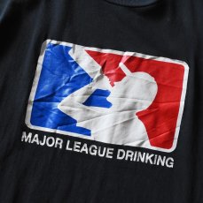 画像4: MAJOR LEAGUE DRINKING MLBパロディTシャツ　 表記2XL  (4)