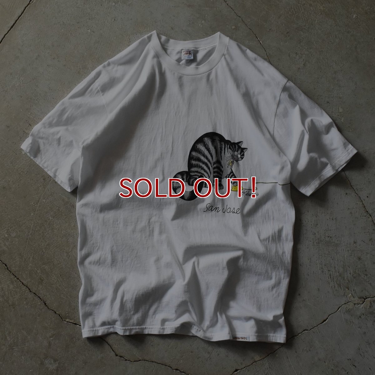 画像1: 1990s CRAZY SHIRTS クリバンキャットTシャツ　 "MADE IN USA"　 表記XL  (1)