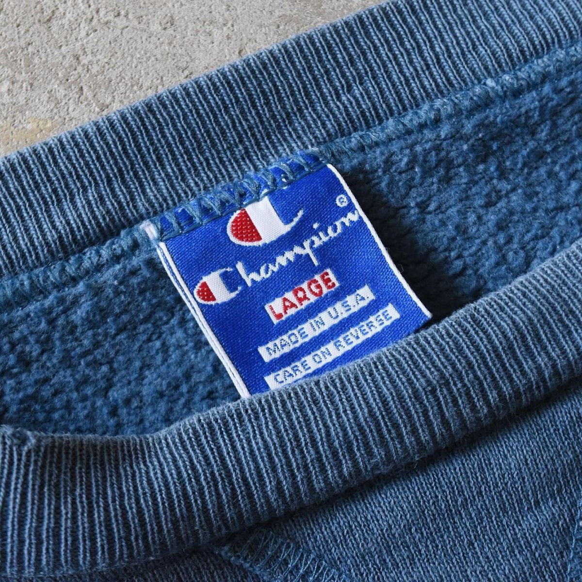 画像2: 1990s Champion 前Vカレッジスウェット　 "MADE IN USA"　 表記L  (2)