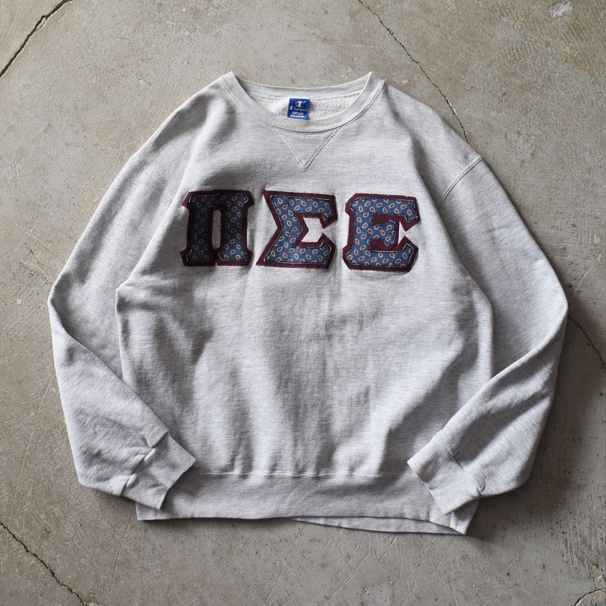 画像1: 1980s Champion ΠΣΕ 前Vスウェット　 "MADE IN USA"　 表記XL  (1)