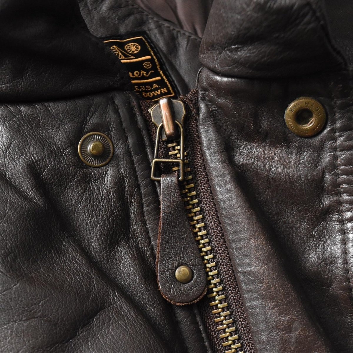 画像9: 1980-90s EDDIE BAUER レザーダウンベスト　 表記XL  (9)