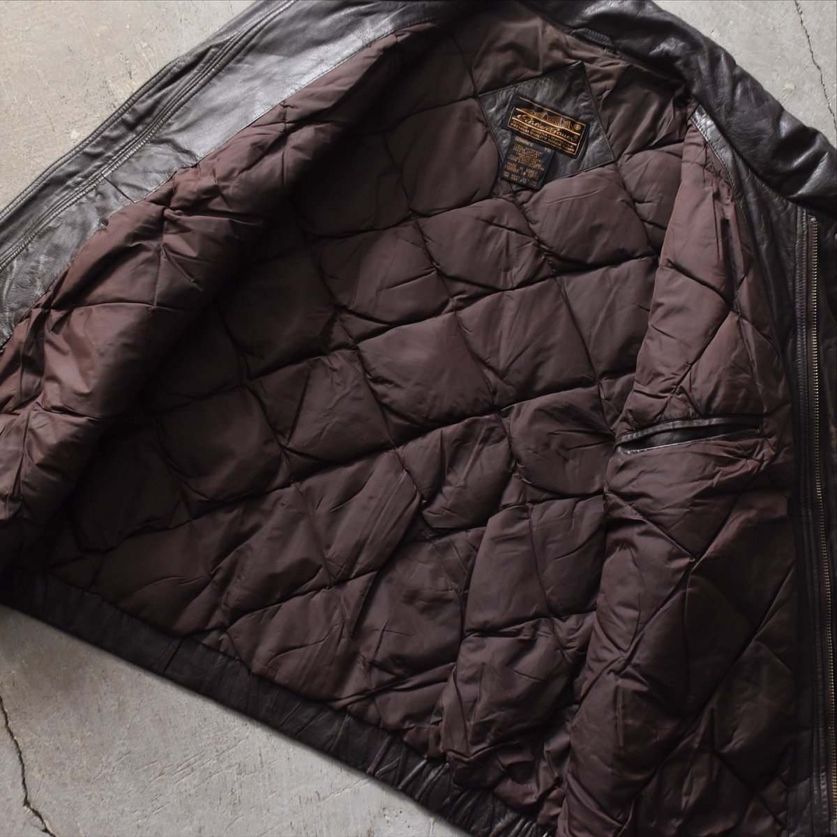 画像3: 1980-90s EDDIE BAUER レザーダウンベスト　 表記XL  (3)