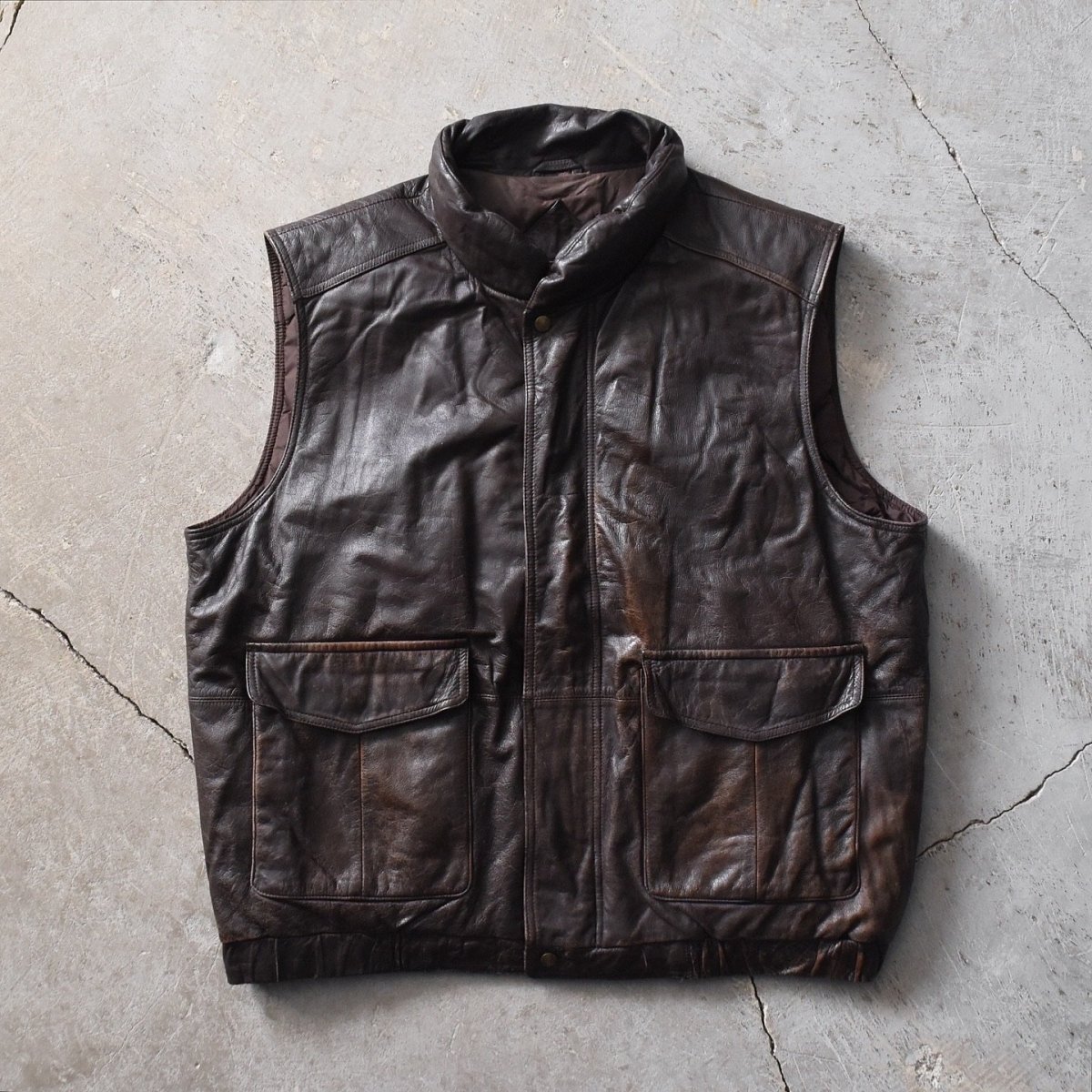 画像1: 1980-90s EDDIE BAUER レザーダウンベスト　 表記XL  (1)