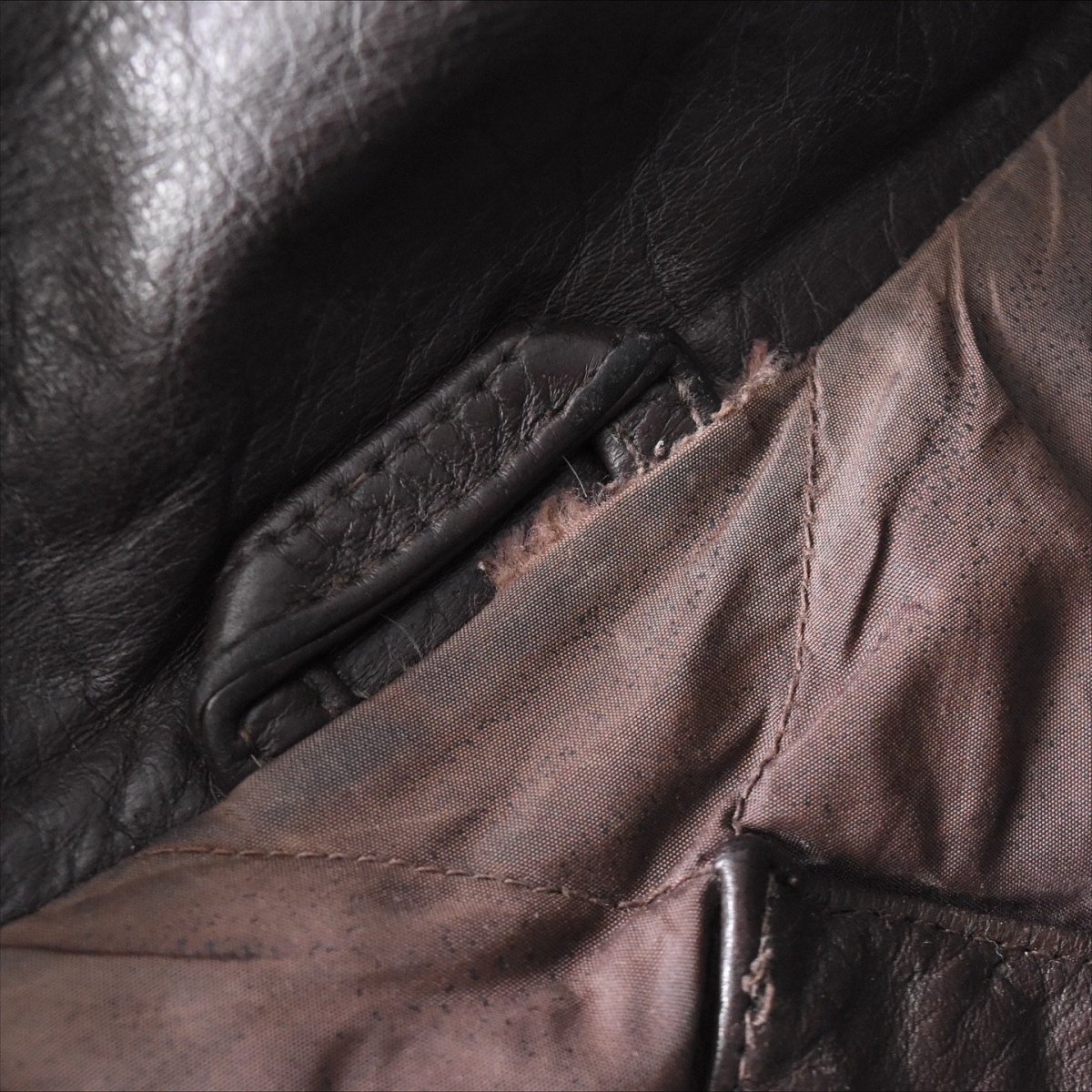 画像5: 1980-90s EDDIE BAUER レザーダウンベスト　 表記XL  (5)