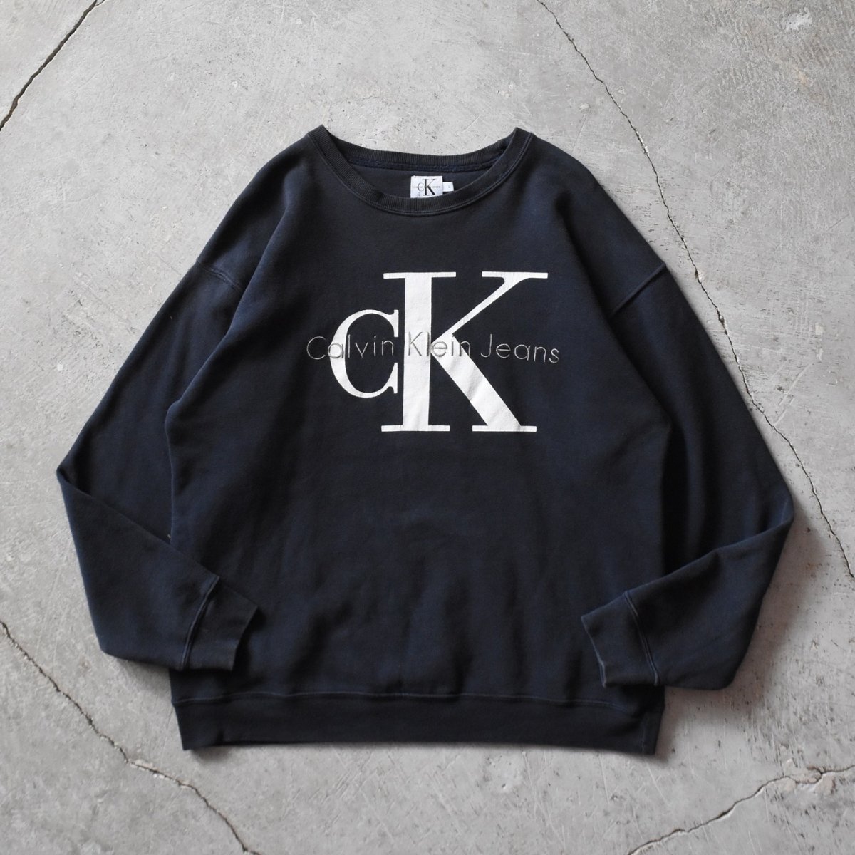 画像1: 1990s CALVIN KLEIN ロゴスウェット　 "MADE IN USA"　 表記L  (1)