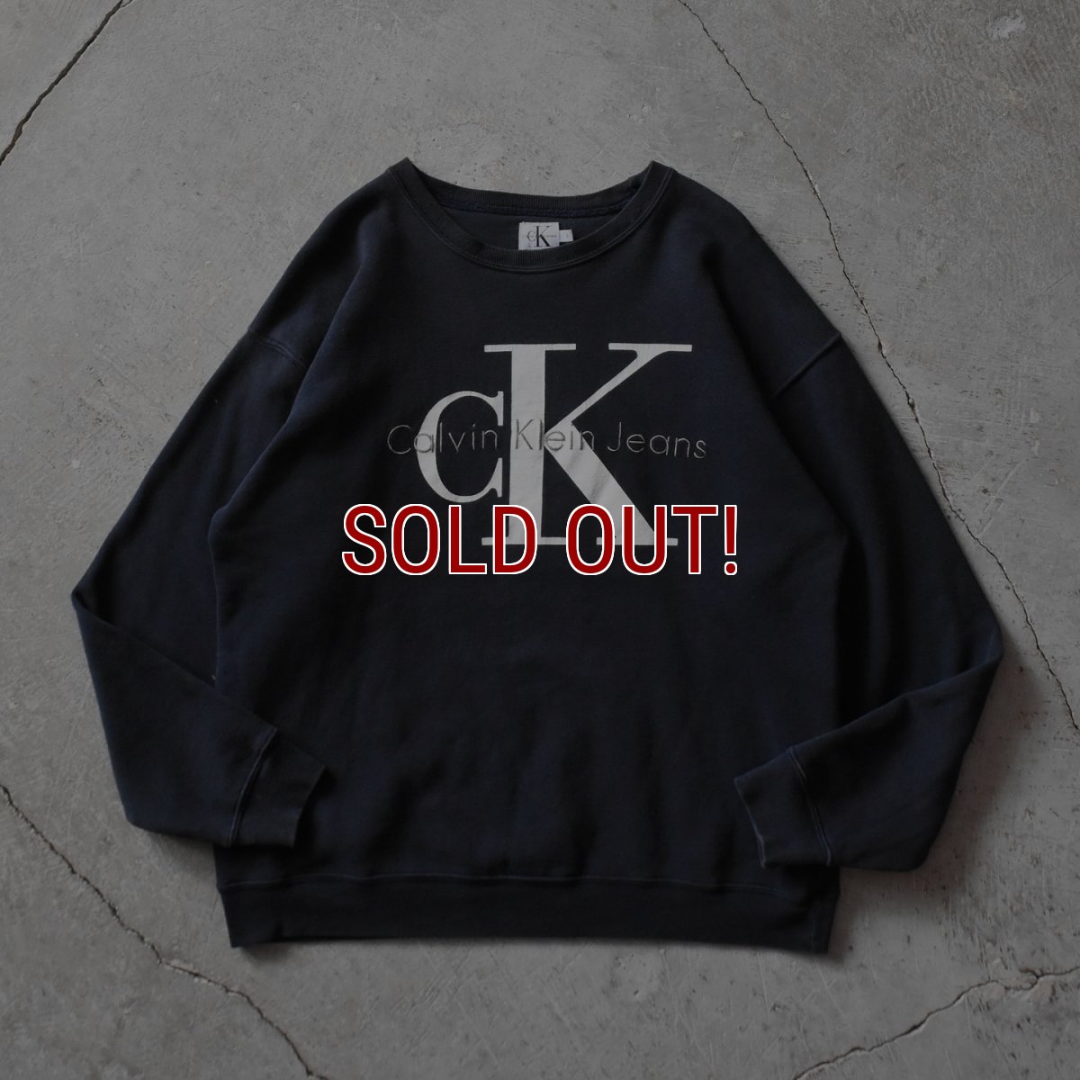 画像1: 1990s CALVIN KLEIN ロゴスウェット　 "MADE IN USA"　 表記L  (1)