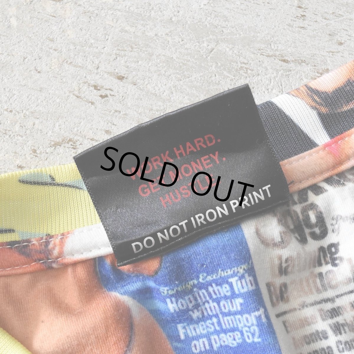 画像4: SMW RUNS THE WORLD エロ総柄Tシャツ　 表記L  (4)