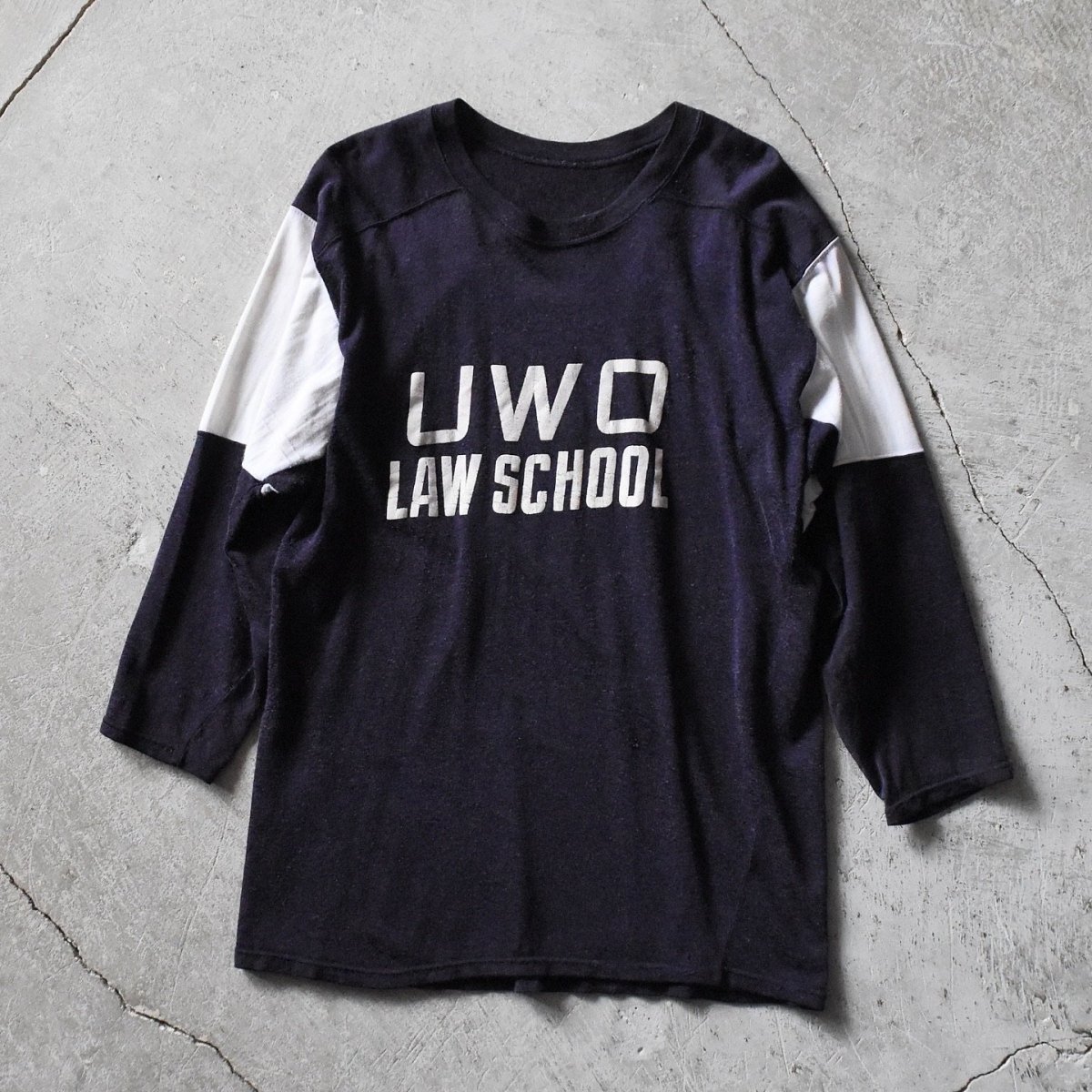 画像1: 1960s UWO LAW SCHOOL ナンバリングフットボールTシャツ　 実寸L  (1)