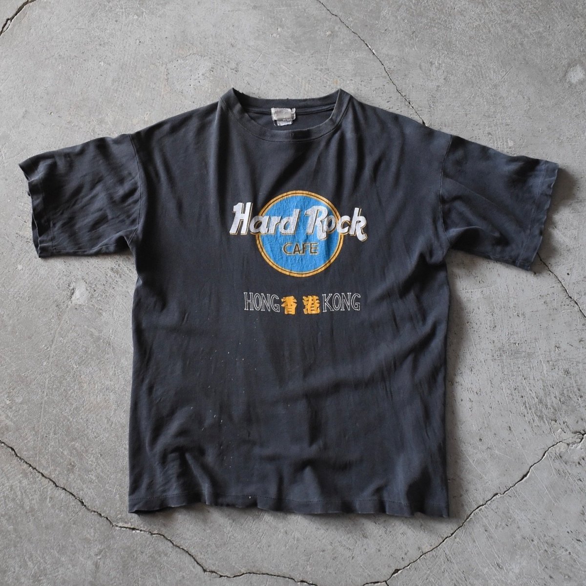 画像1: 1990s Hard Rock Cafe 香港Tシャツ　 "FADE BLACK"　 実寸L  (1)