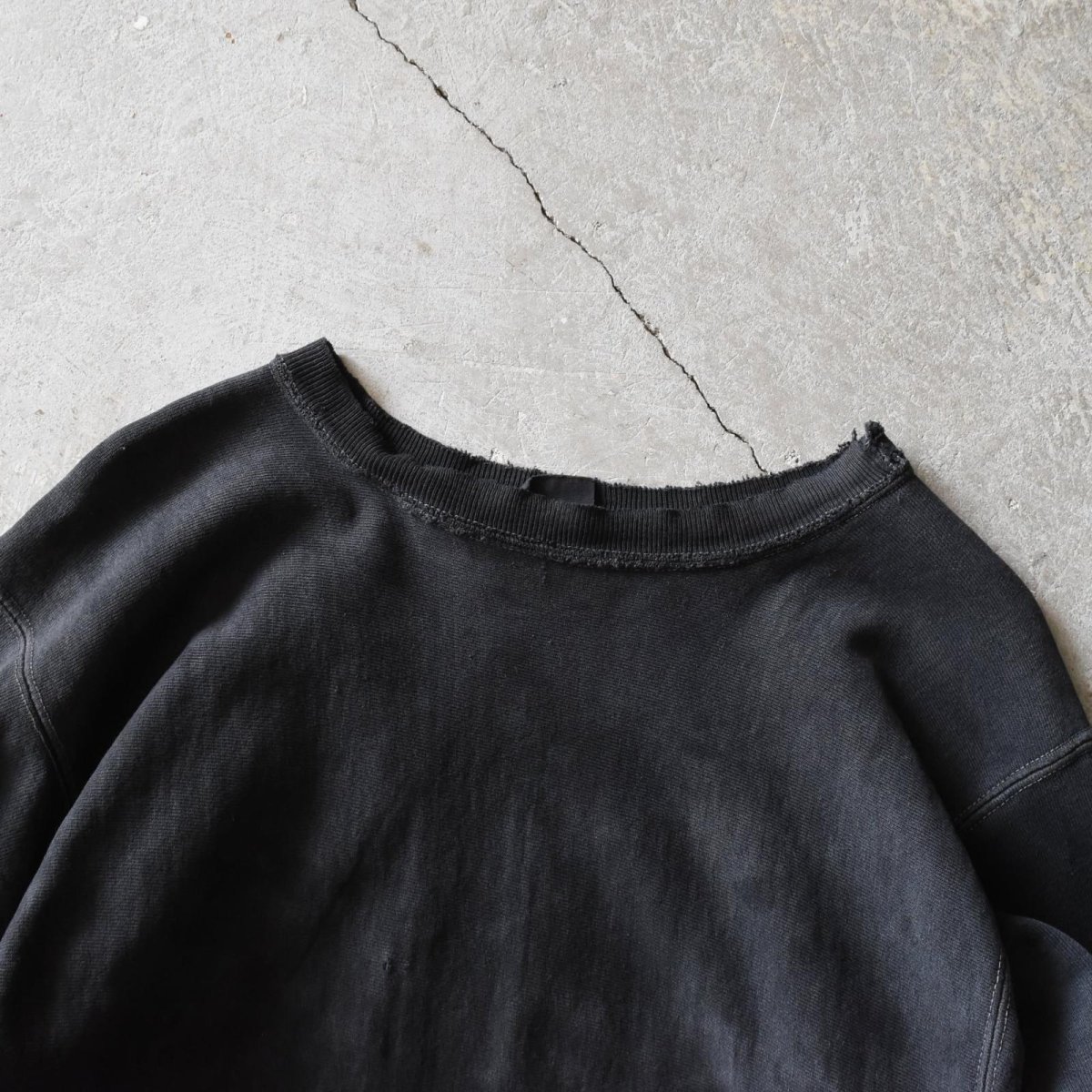 画像4: 1980s Champion リバースウィーブスウェット　 "OVER-DYE BLACK"　 表記XL  (4)