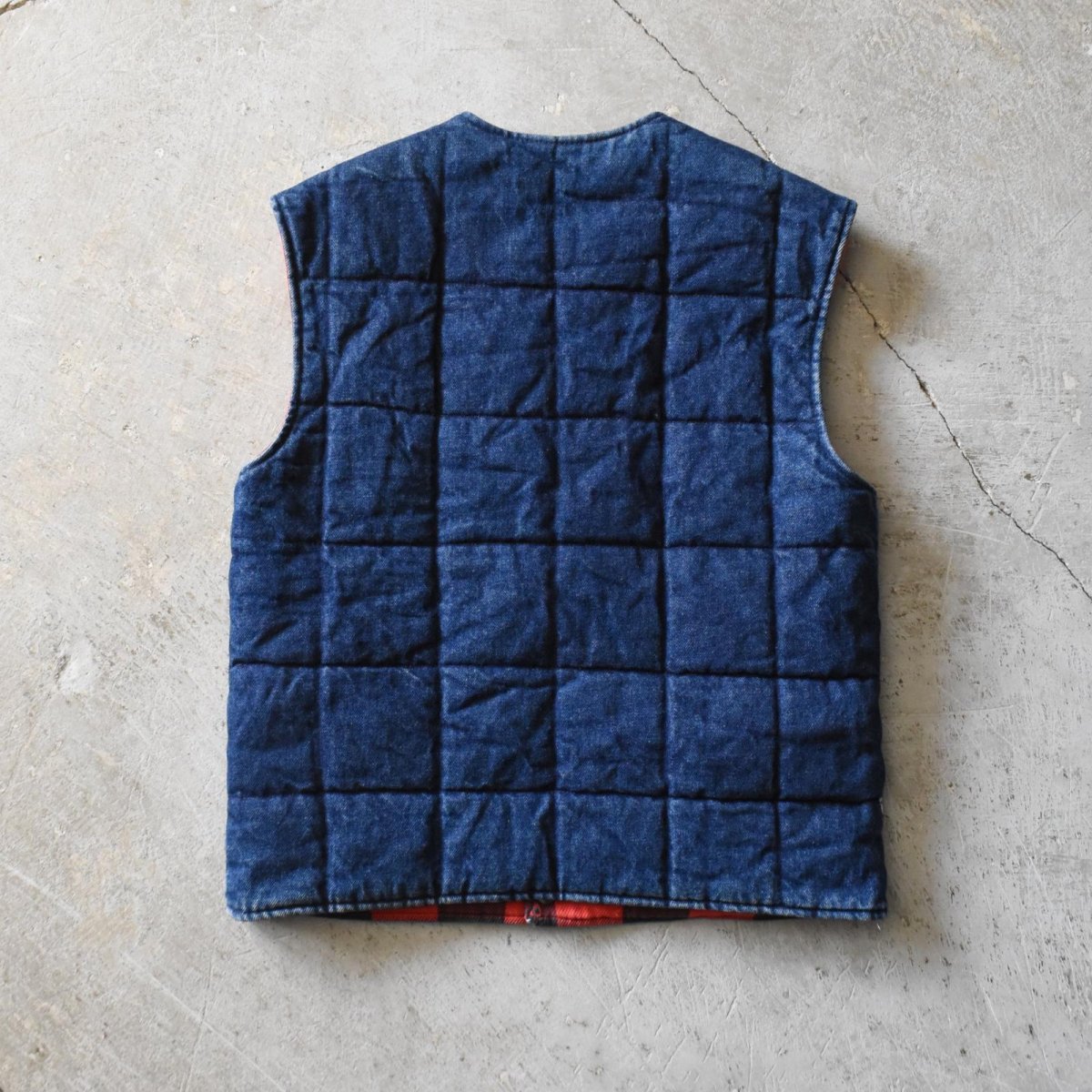 画像2: 1990s Levi's リバーシブルキルティングデニムベスト　 表記L  (2)
