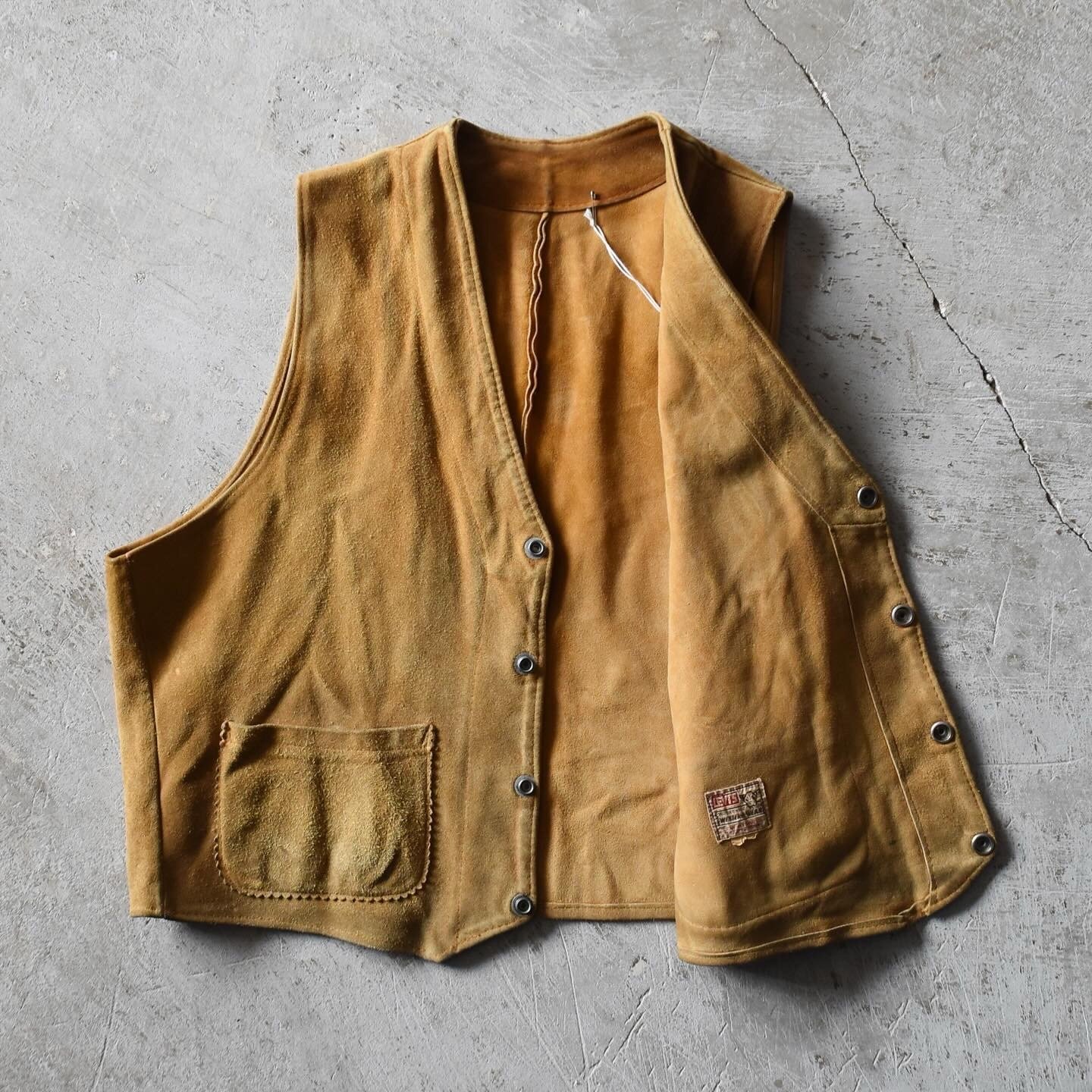  新着!!〝50s LEVI'S SHORT HORN SUEDE VEST〟一般販売開始です。 