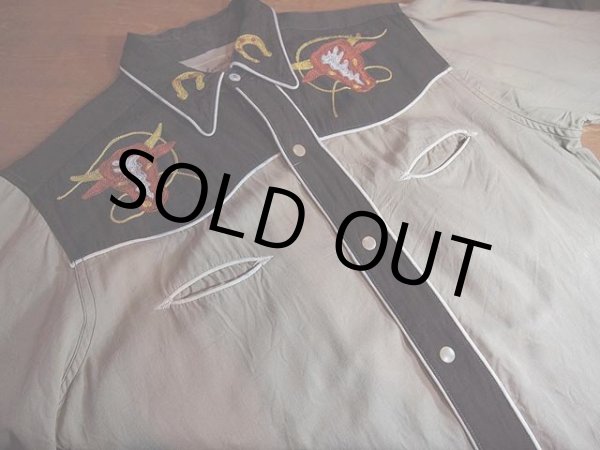 画像4: SALE!! 1950s【Rockmount】ロングホーン刺繍マチ付きレーヨンウエスタンシャツ (4)