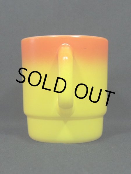 画像2: 60s【FireKing】スタッキングマグ・橙黄 (2)