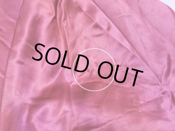 サテン面左袖付け根の傷