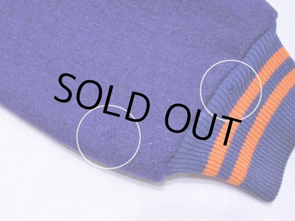 右袖口の虫食いとリブのホツレ