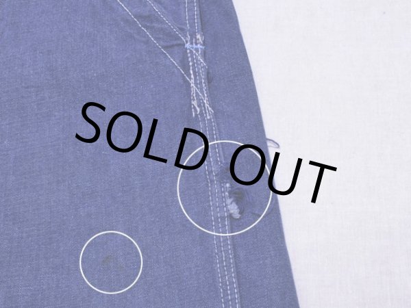 左太ももの汚れ・左太ももサイドのホツレ。