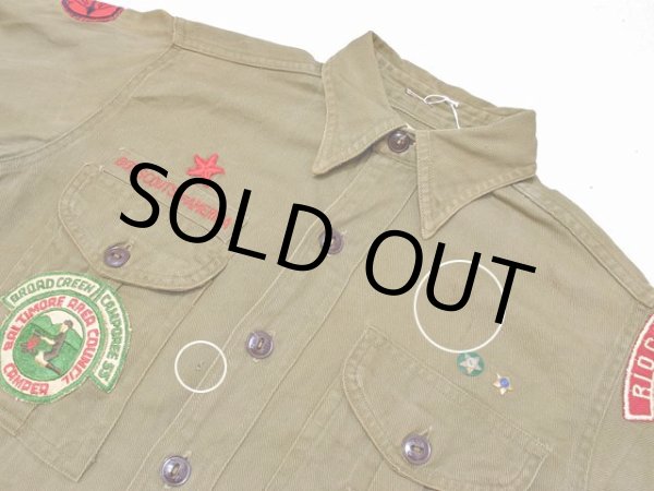 胸の小さなダメージと汚れ