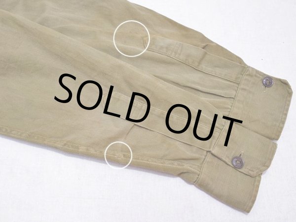 右袖のスレと左袖の汚れ