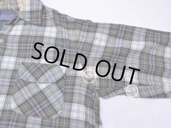 左袖・左袖付け根の虫食い