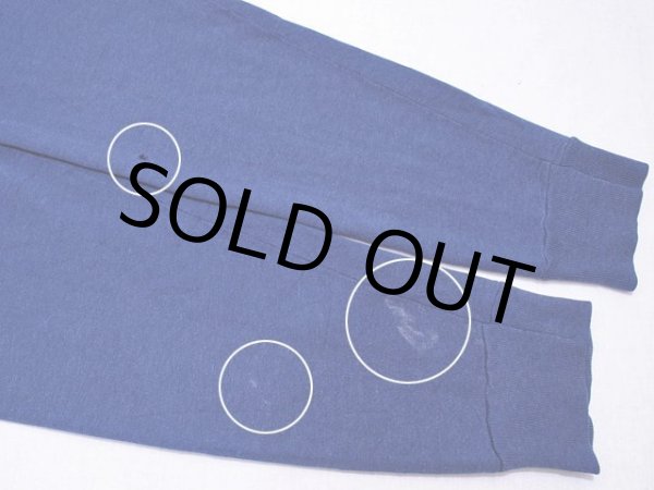 右袖の色落ちと左袖のダメージ